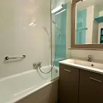 Modern With Swimming Pool In Apartamento
