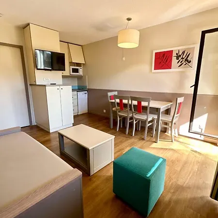 Modern With Swimming Pool In Lejlighed