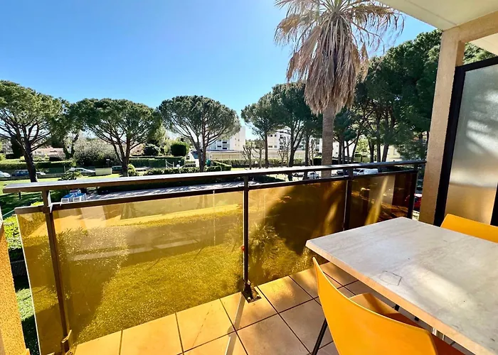 Modern With Swimming Pool In * Мандельё-ла-Напуль